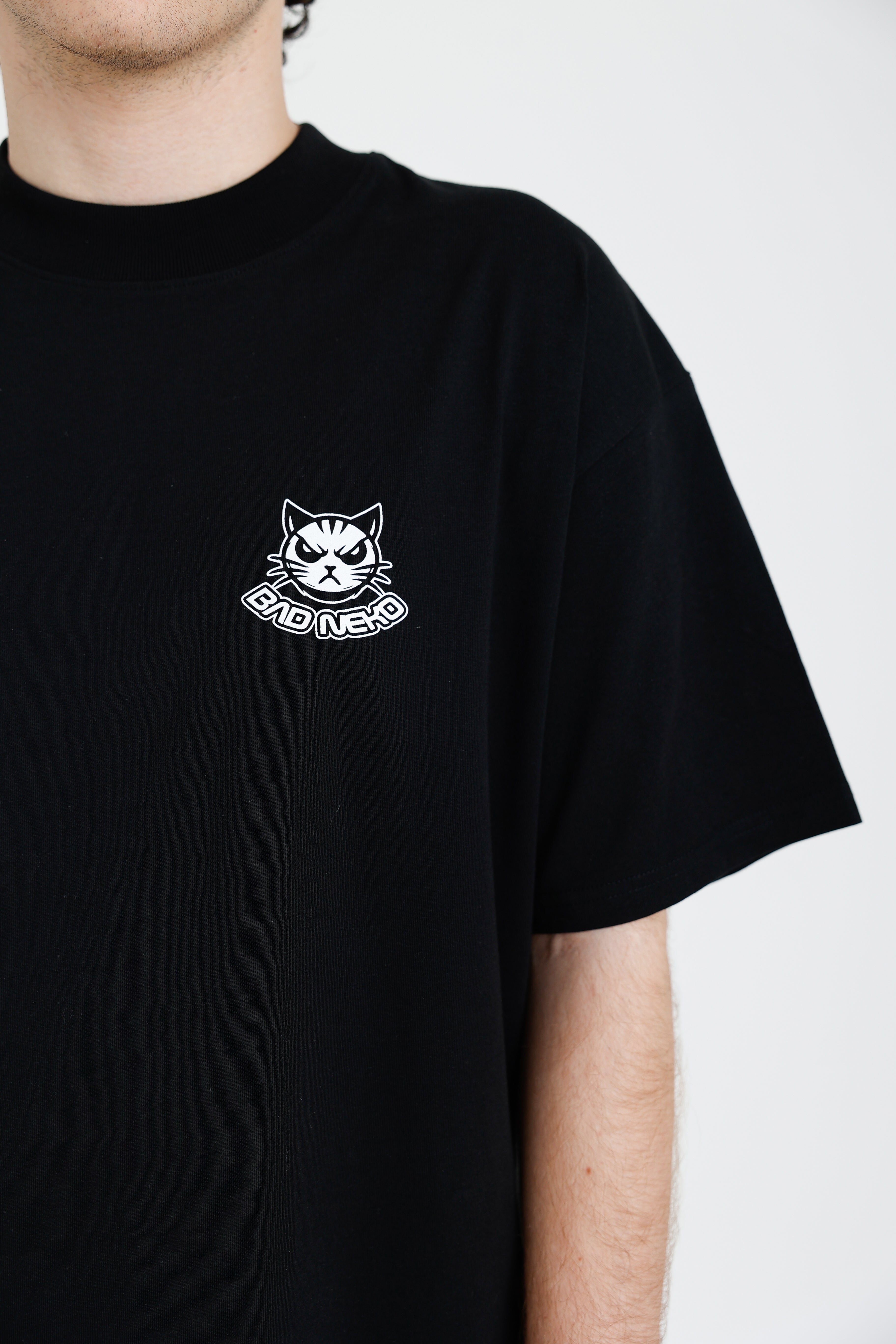 CAMISETA BAD NEKO PREMIUM LOGO AMARILLO LIMITED EDITION