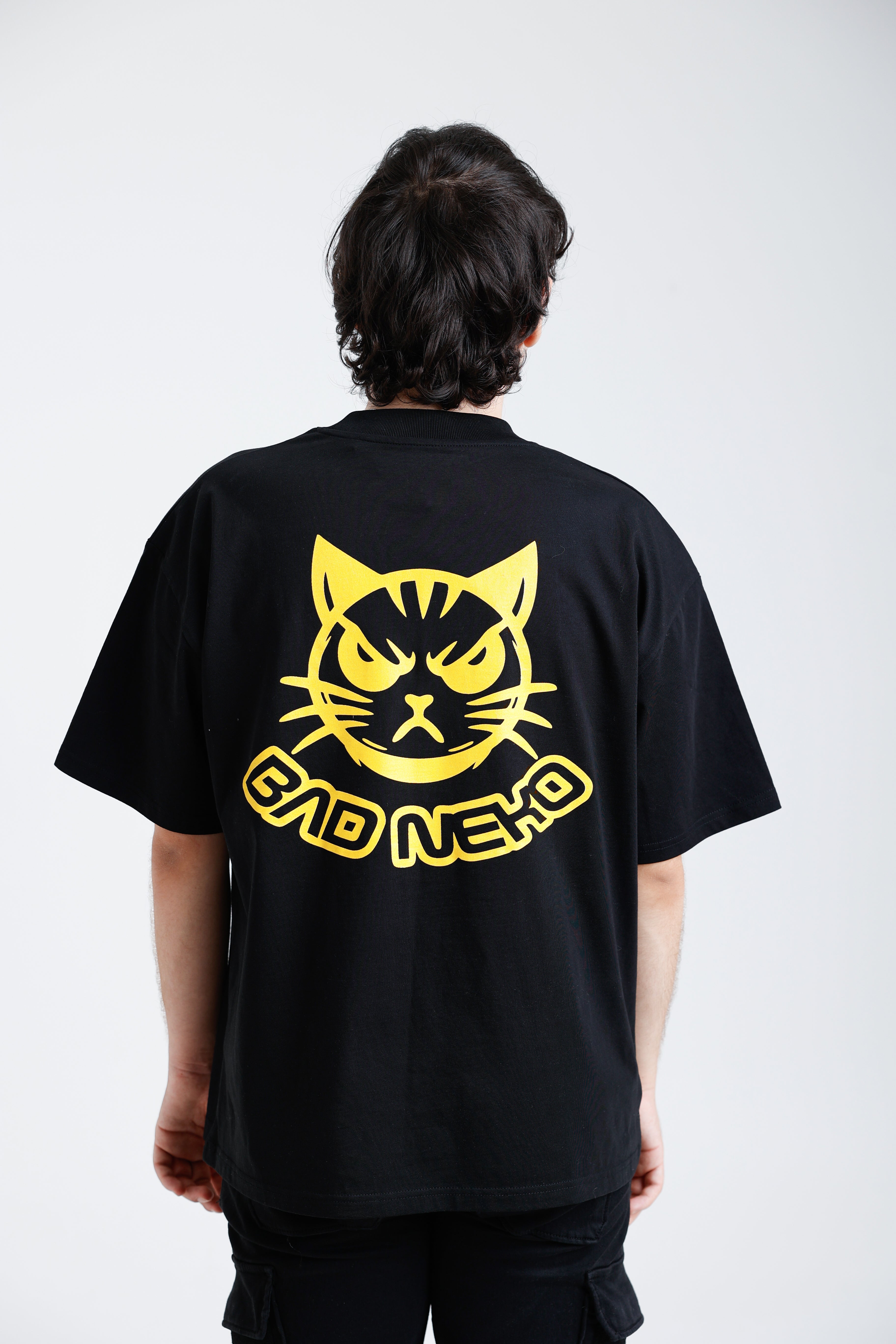 CAMISETA BAD NEKO PREMIUM LOGO AMARILLO LIMITED EDITION