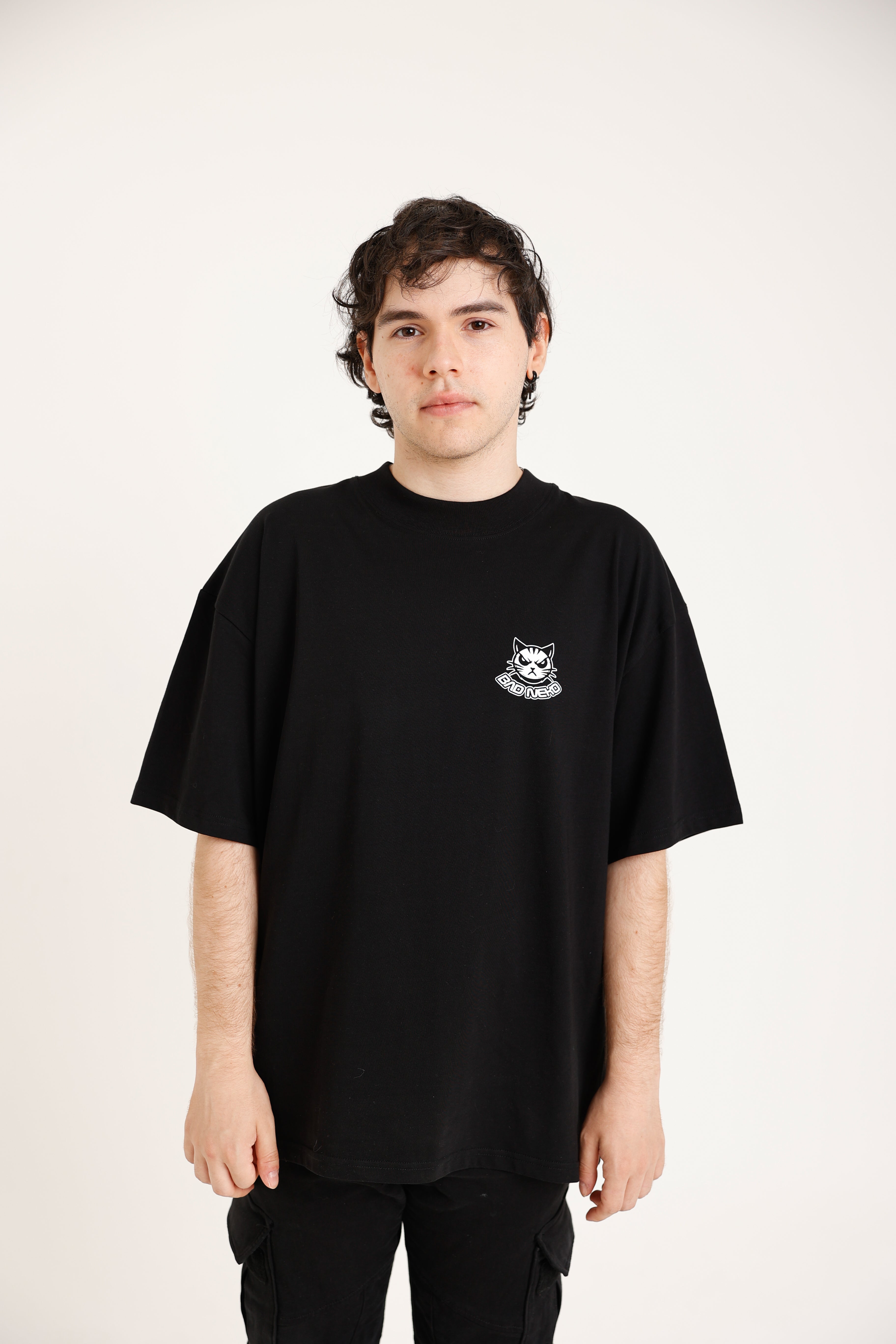 CAMISETA BAD NEKO PREMIUM LOGO ROJO LIMITED EDITION