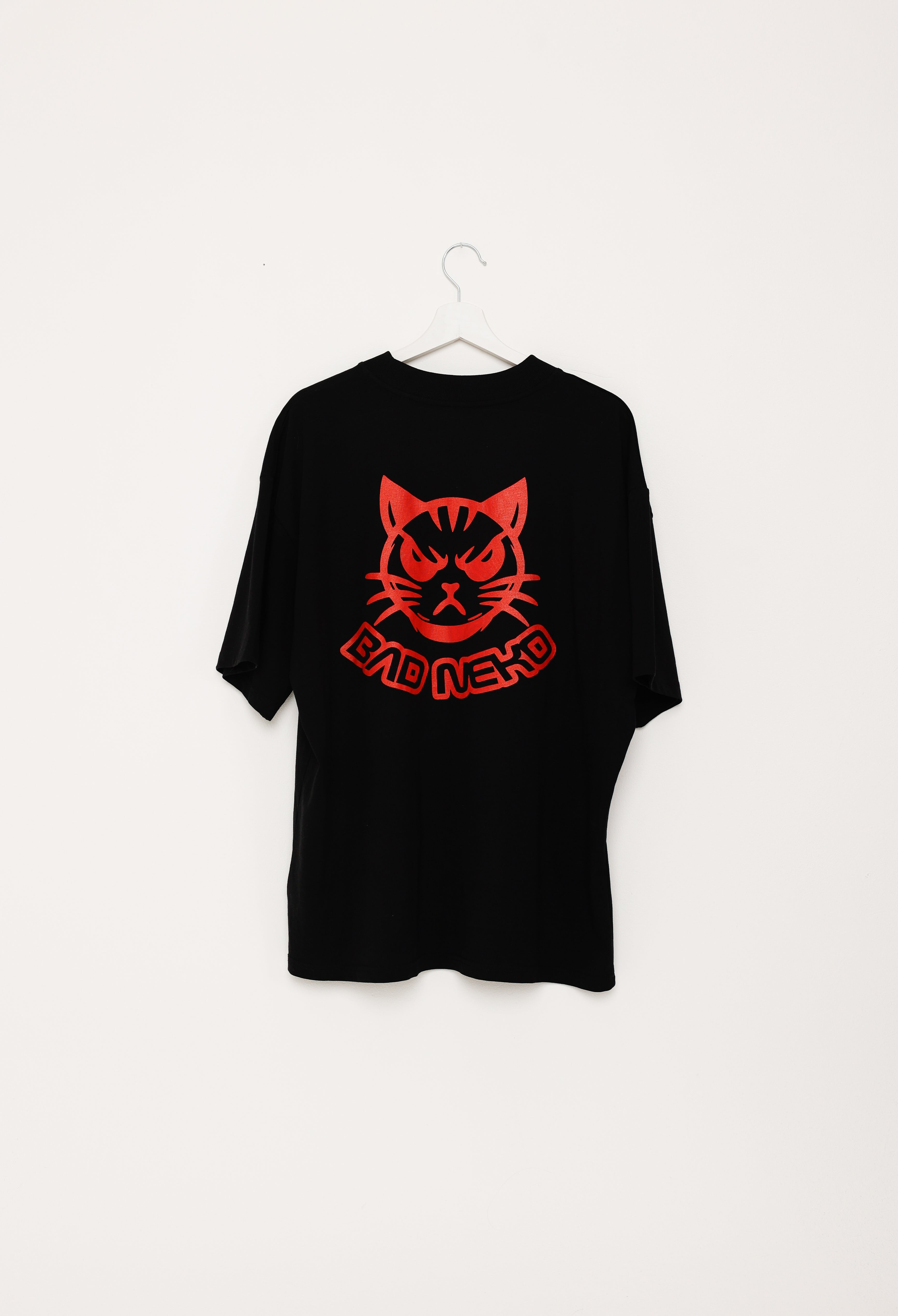 CAMISETA BAD NEKO PREMIUM LOGO ROJO LIMITED EDITION